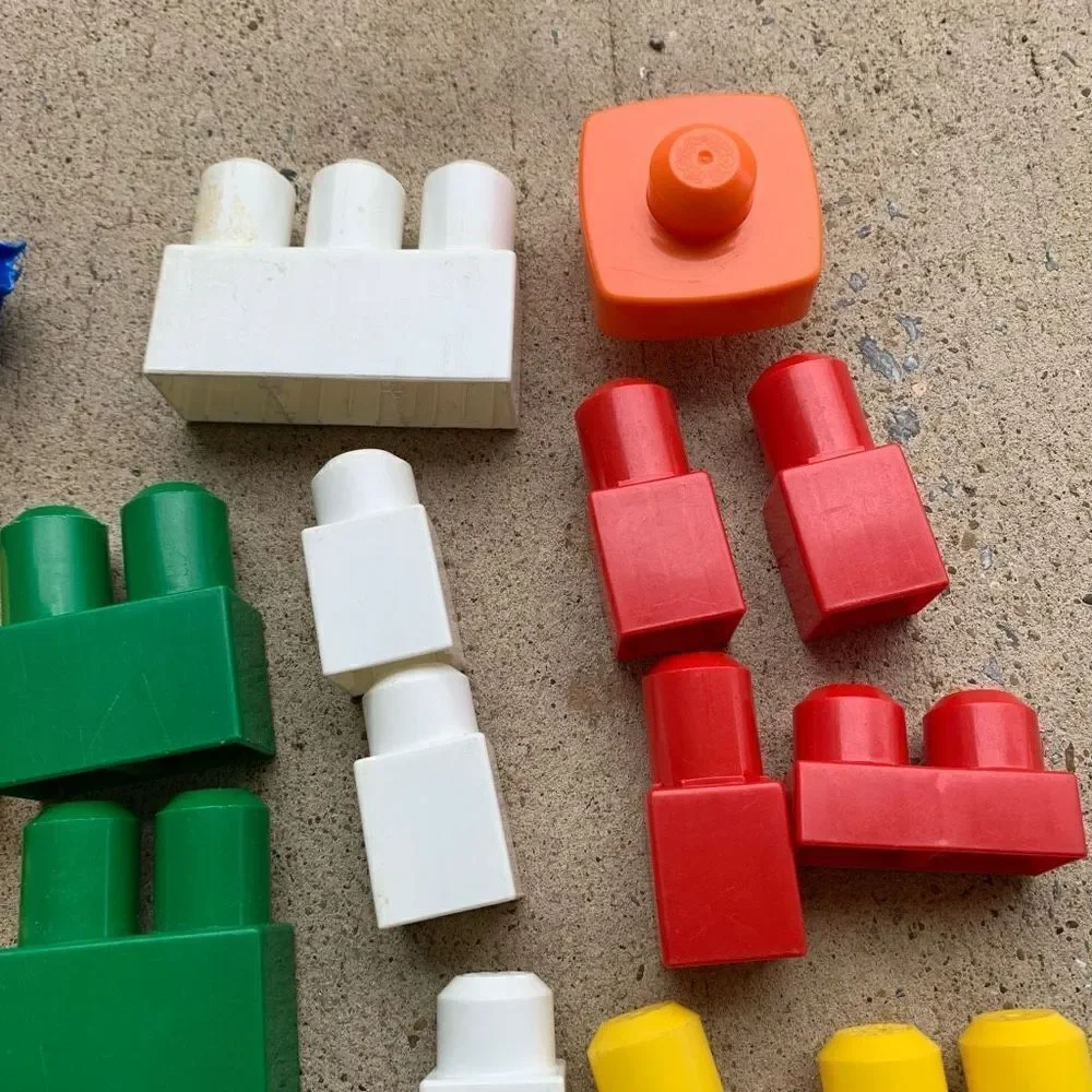 Mega Bloks Puppy Build N Sort Partial Set